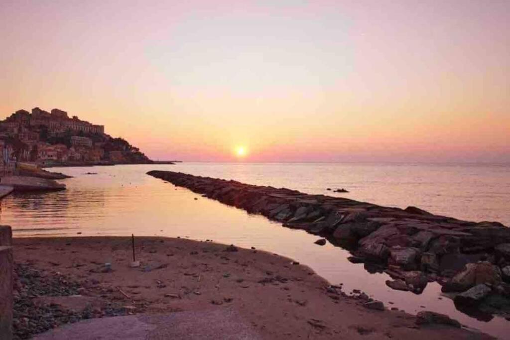 Appartamento Sul Mare Alla Foce Imperia Bagian luar foto