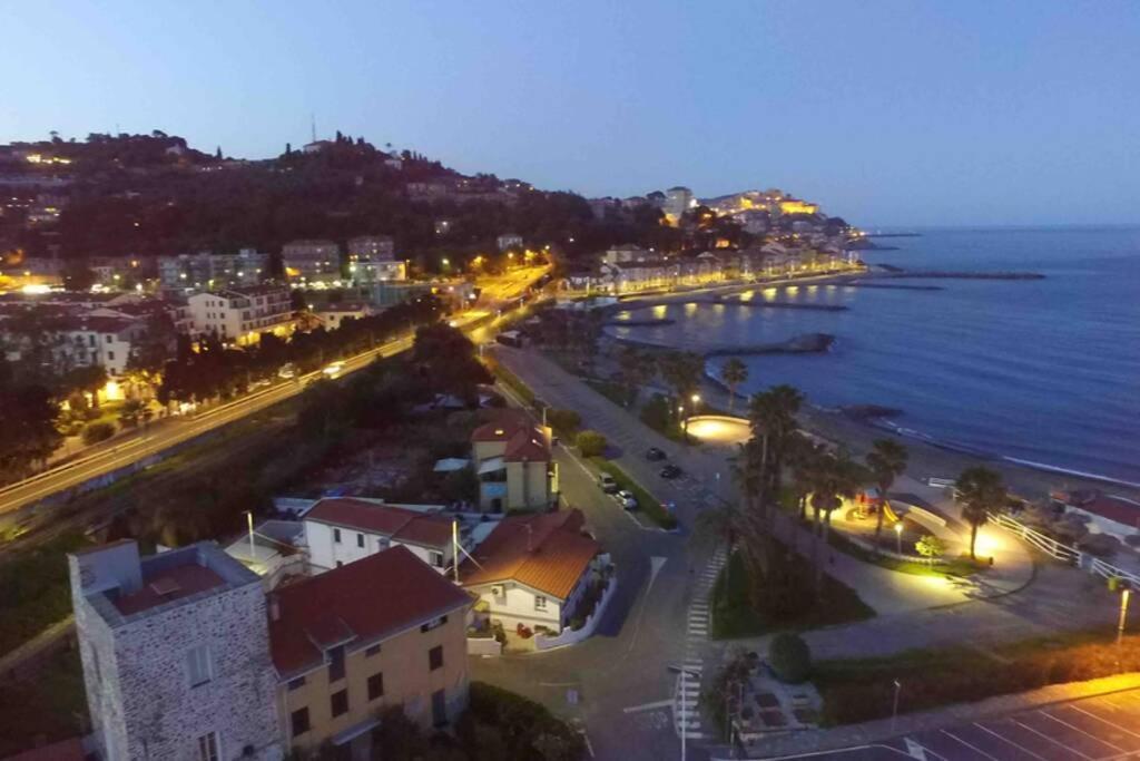 Appartamento Sul Mare Alla Foce Imperia Bagian luar foto